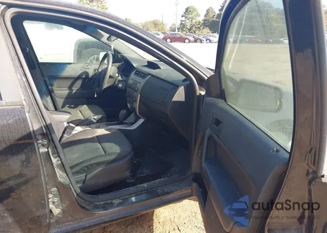 2010 Ford Focus Se z USA, uszkodzony, nr VIN 1FAHP3FNXAW268979